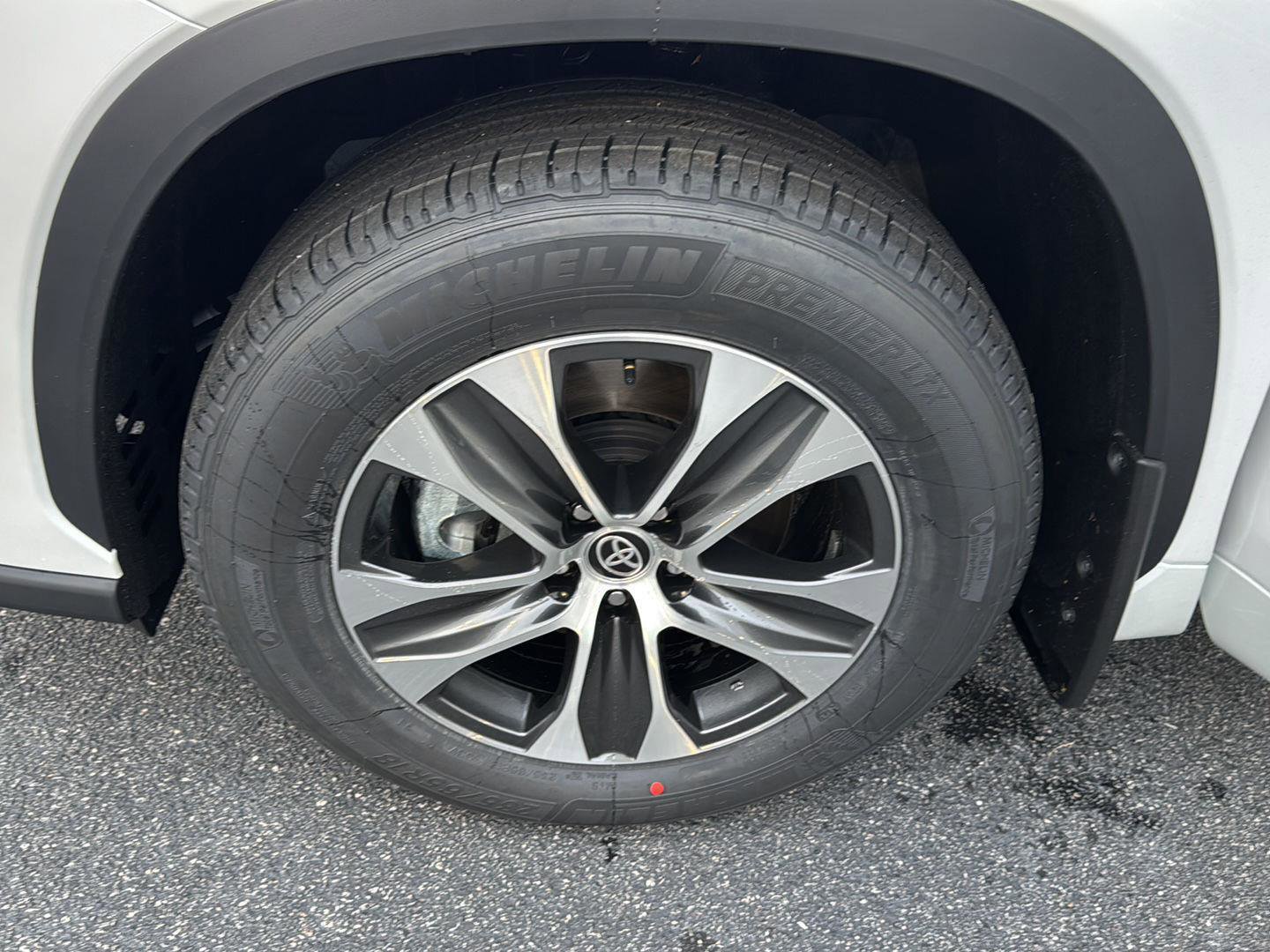 New 2026 Toyota Highlander XLE image 30