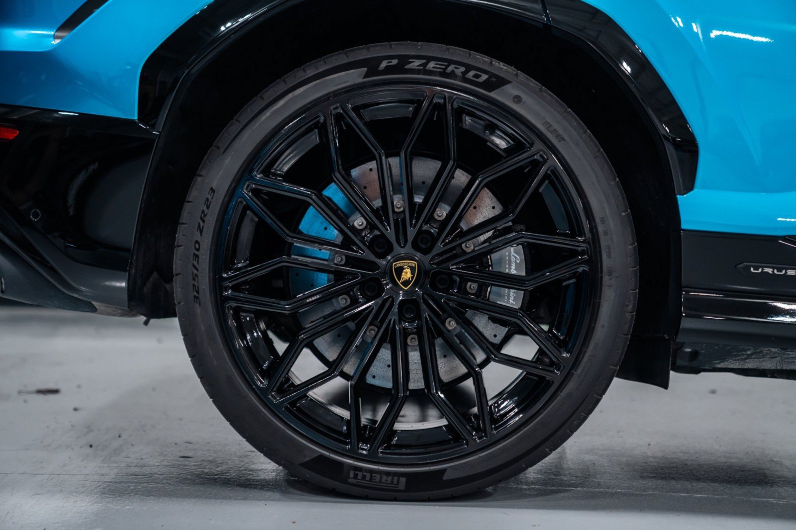 Used 2025 Lamborghini Urus SE AWD/4WD image 42