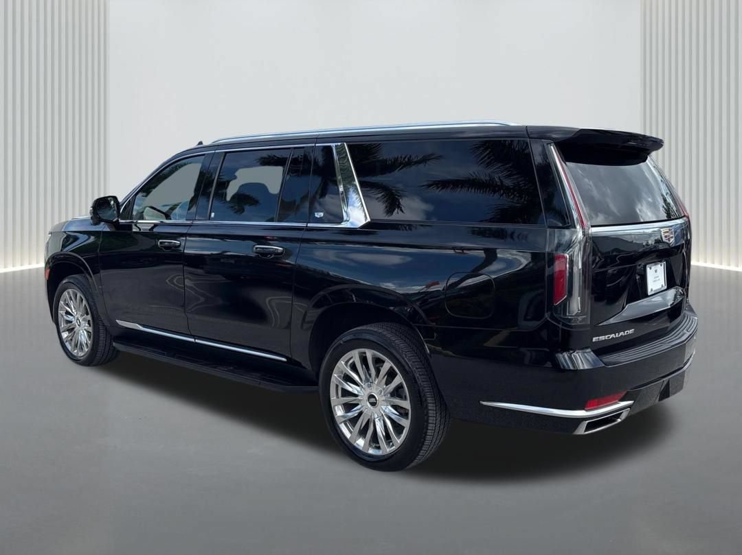 Used 2023 Cadillac Escalade ESV Premium Luxury w/ LPO, Illumination Package AWD/4WD image 7