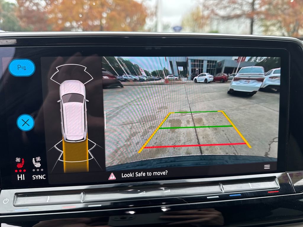 Used 2024 Volkswagen Atlas SE image 24