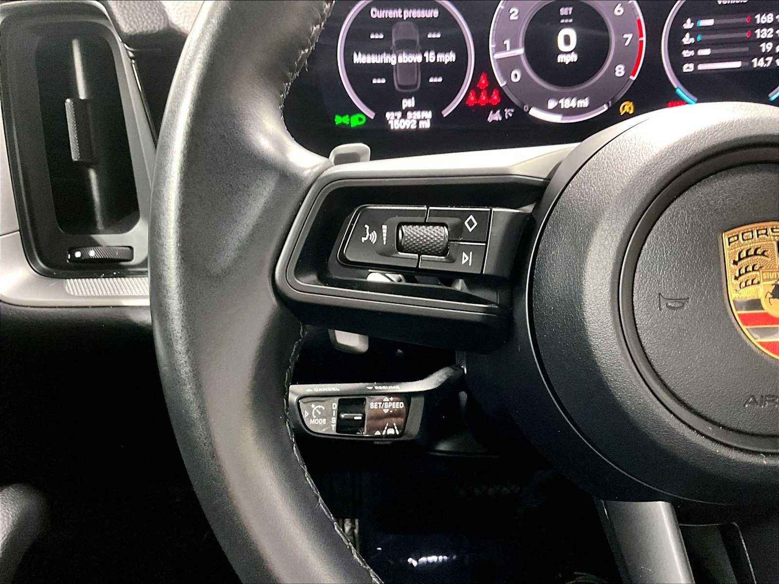 Used 2024 Porsche Cayenne image 22