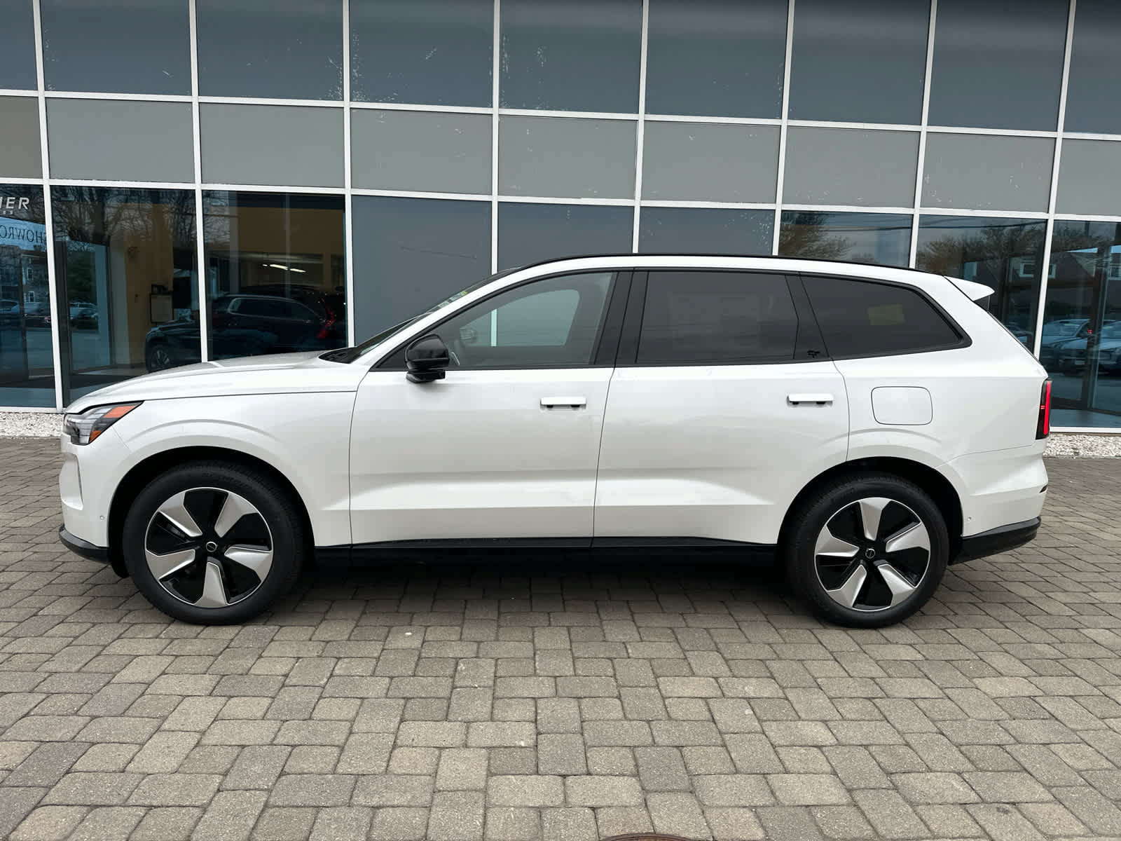 New 2026 Volvo EX90 Plus AWD/4WD image 6