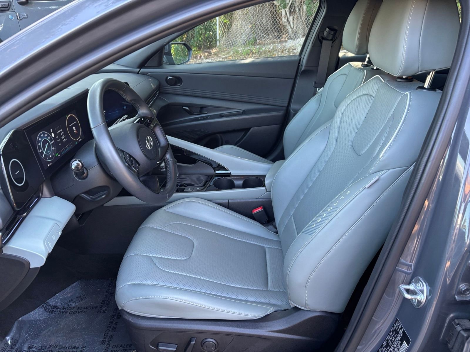 Used 2025 Hyundai Elantra Limited image 27