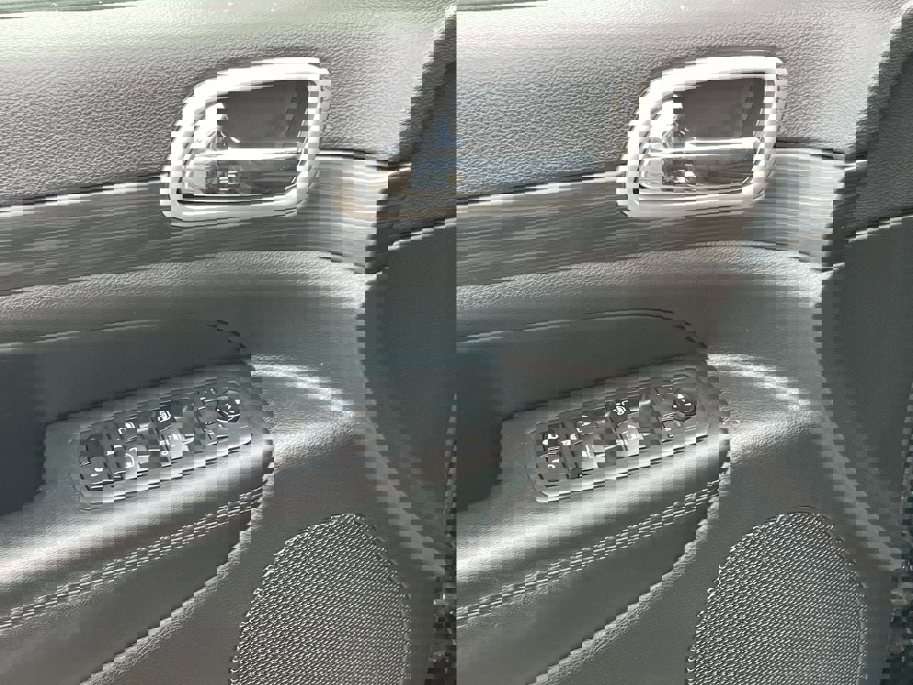 Used 2019 Jeep Grand Cherokee Laredo image 13