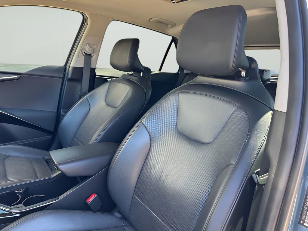 Used 2023 Kia Niro SX Touring image 14