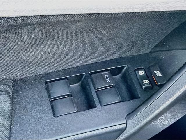 Used 2015 Toyota Corolla LE FWD image 21