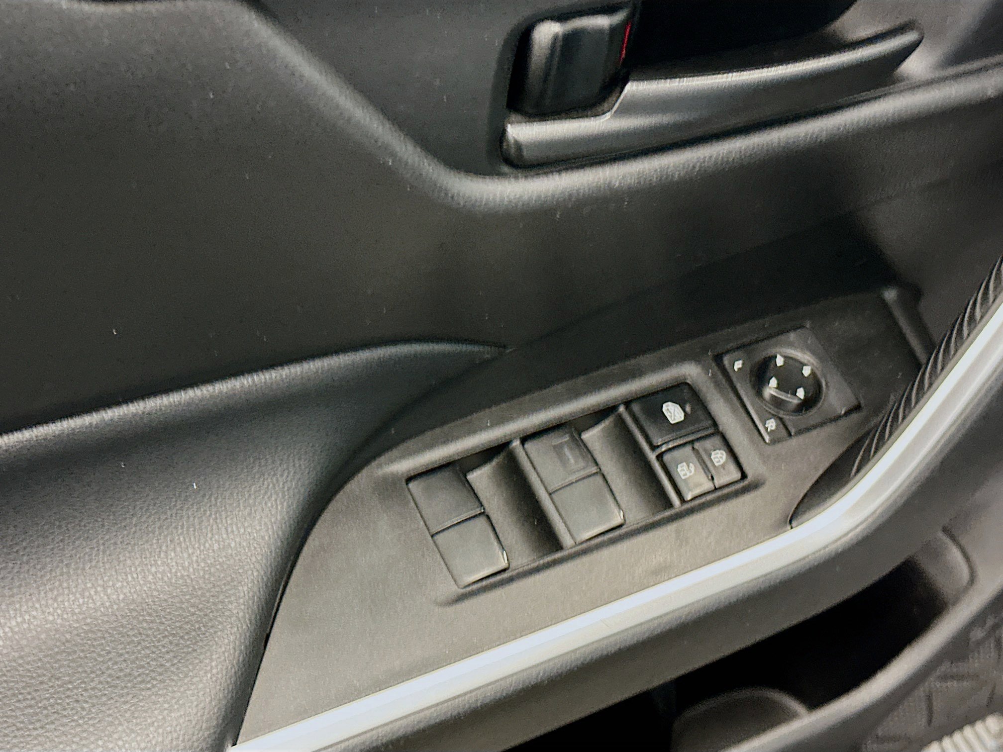 Used 2022 Toyota RAV4 LE image 15