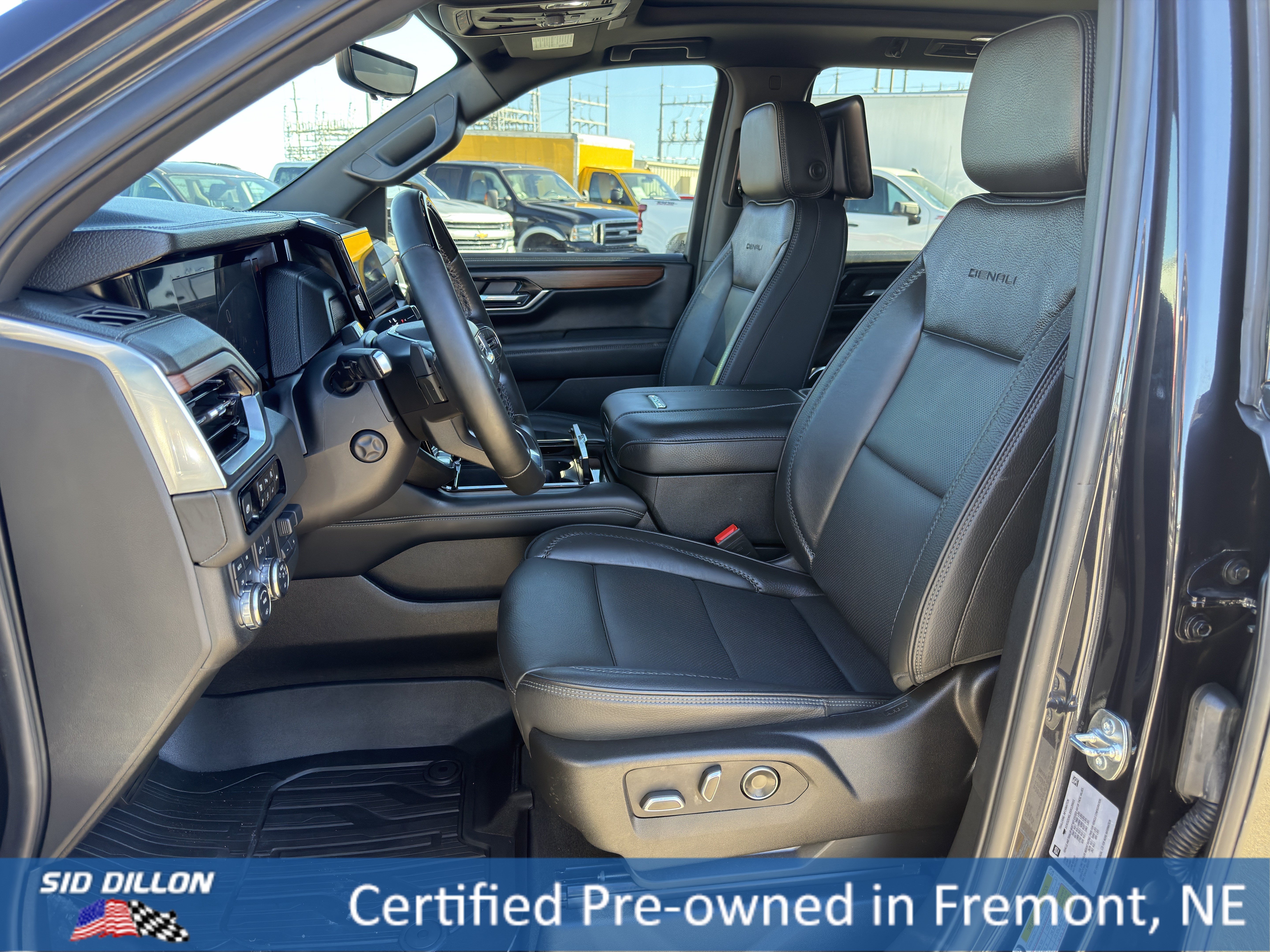 Certified 2025 GMC Yukon Denali w/ Denali Reserve Package AWD/4WD image 16