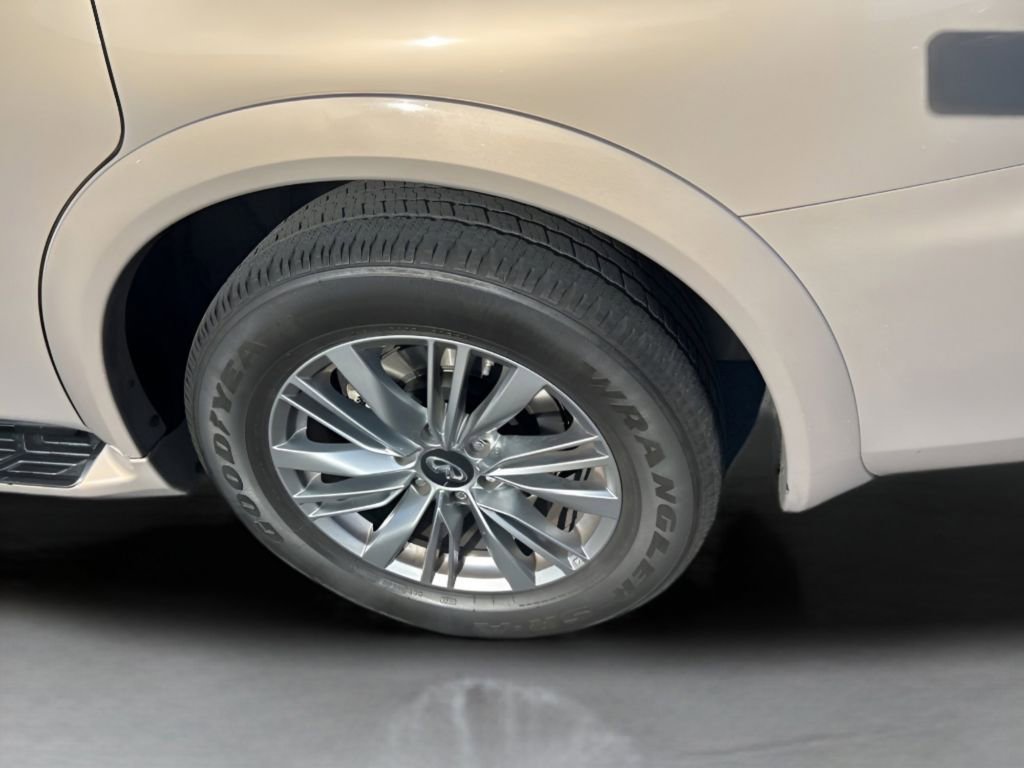 Used 2018 INFINITI QX80 4WD w/ Driver Assistance Package image 16