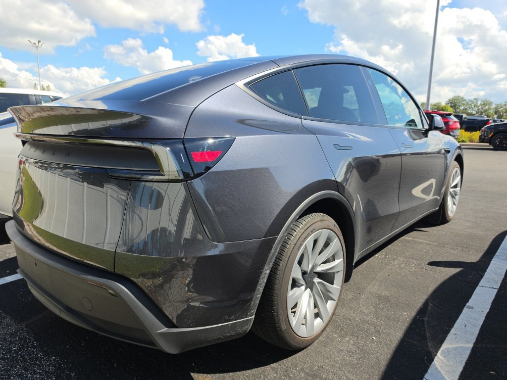 Used 2026 Tesla Model Y 2WD image 16