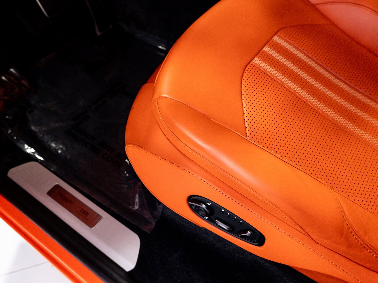 Used 2025 Aston Martin DBX 707 image 12