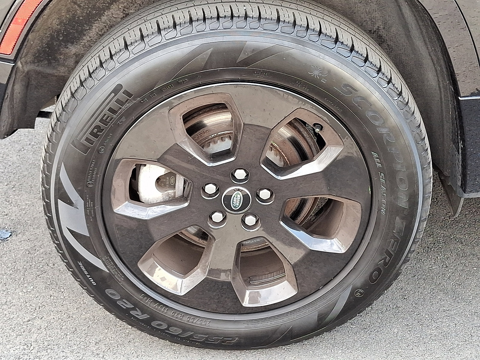 Used 2023 Land Rover Defender 110 X-Dynamic SE image 10