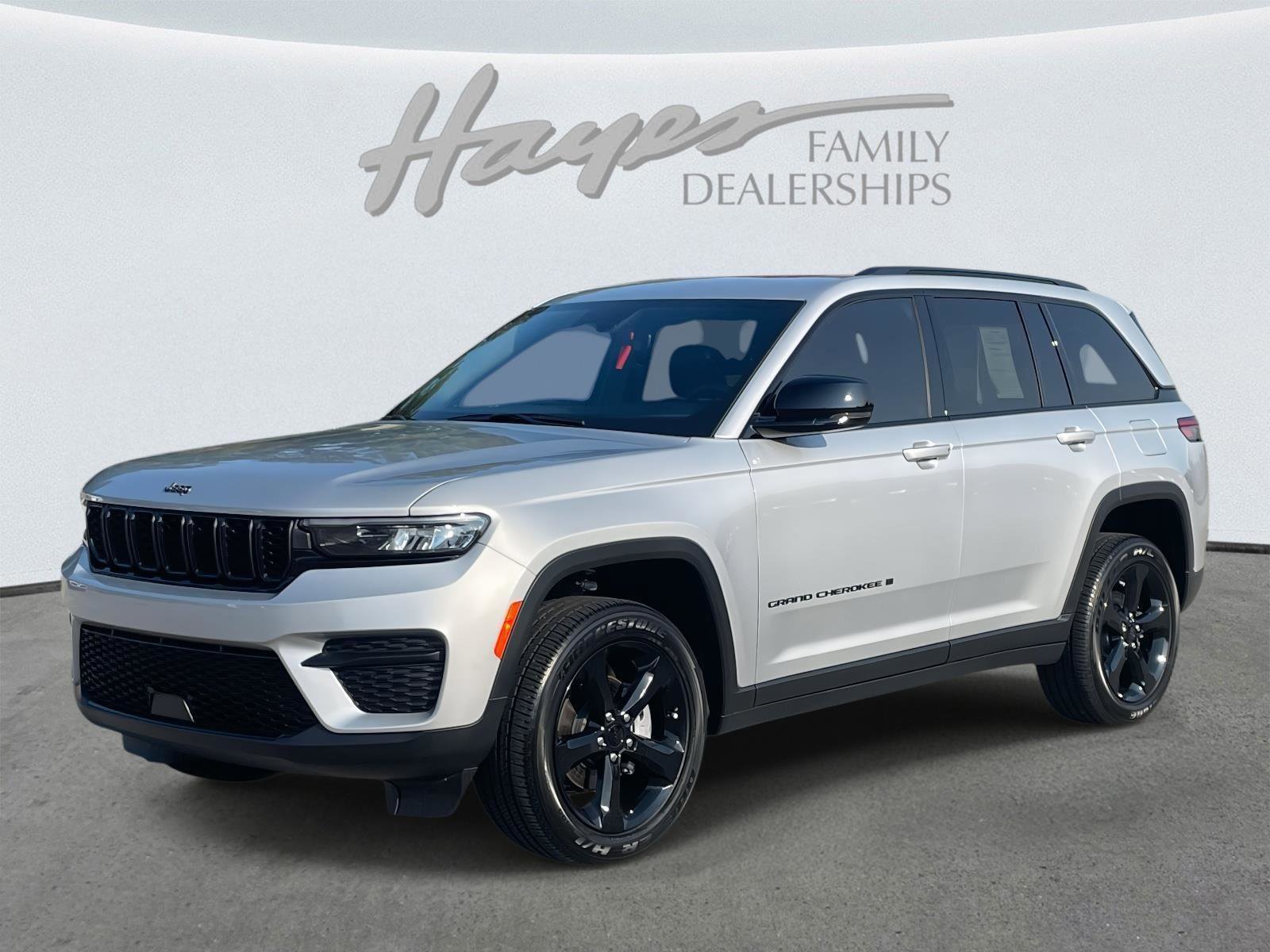 Used 2025 Jeep Grand Cherokee Altitude