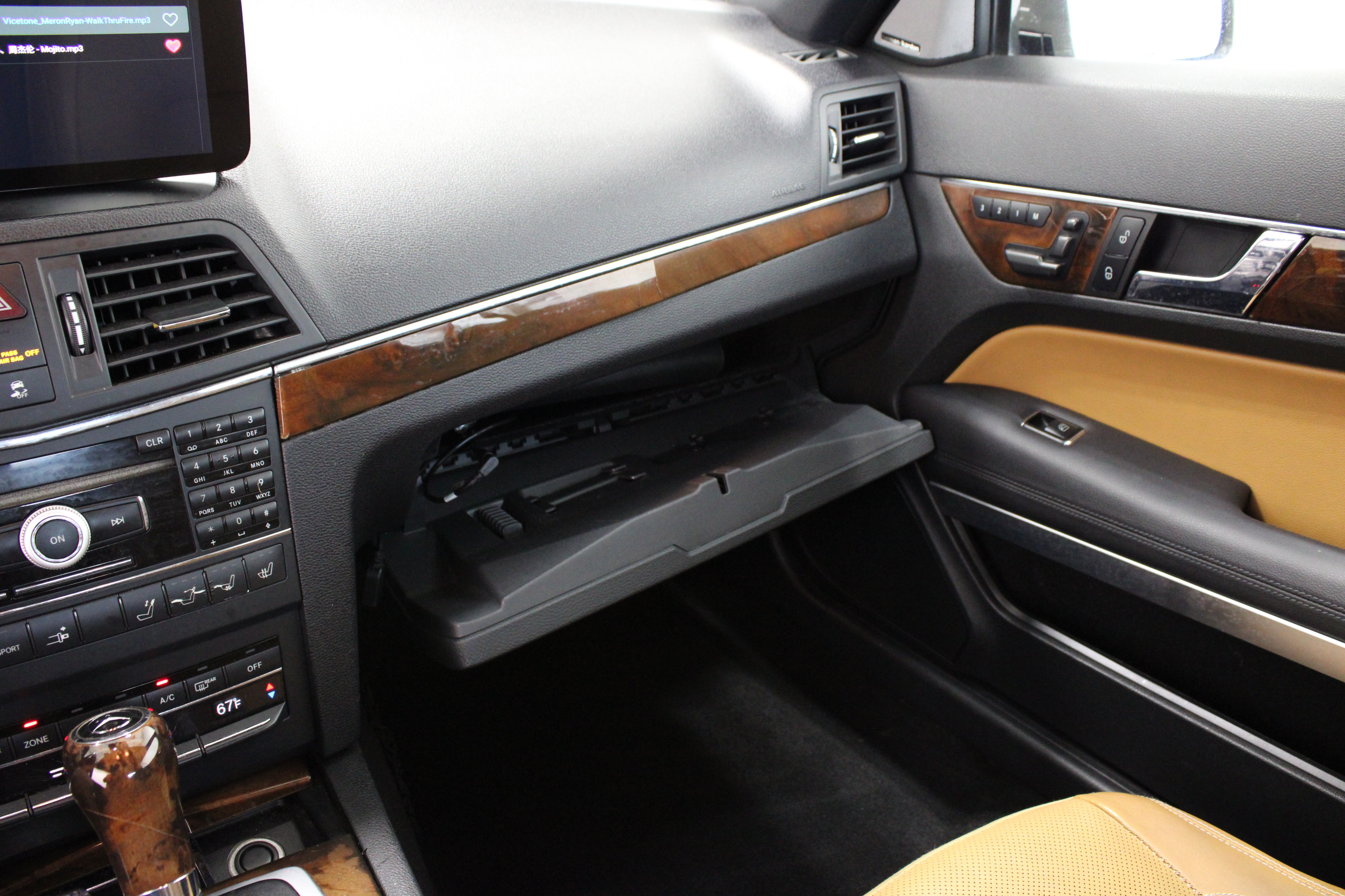 Used 2011 Mercedes-Benz E 550 Cabriolet image 21