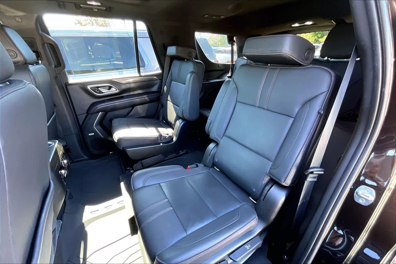 Used 2021 Chevrolet Tahoe RST w/ Luxury Package RWD image 25