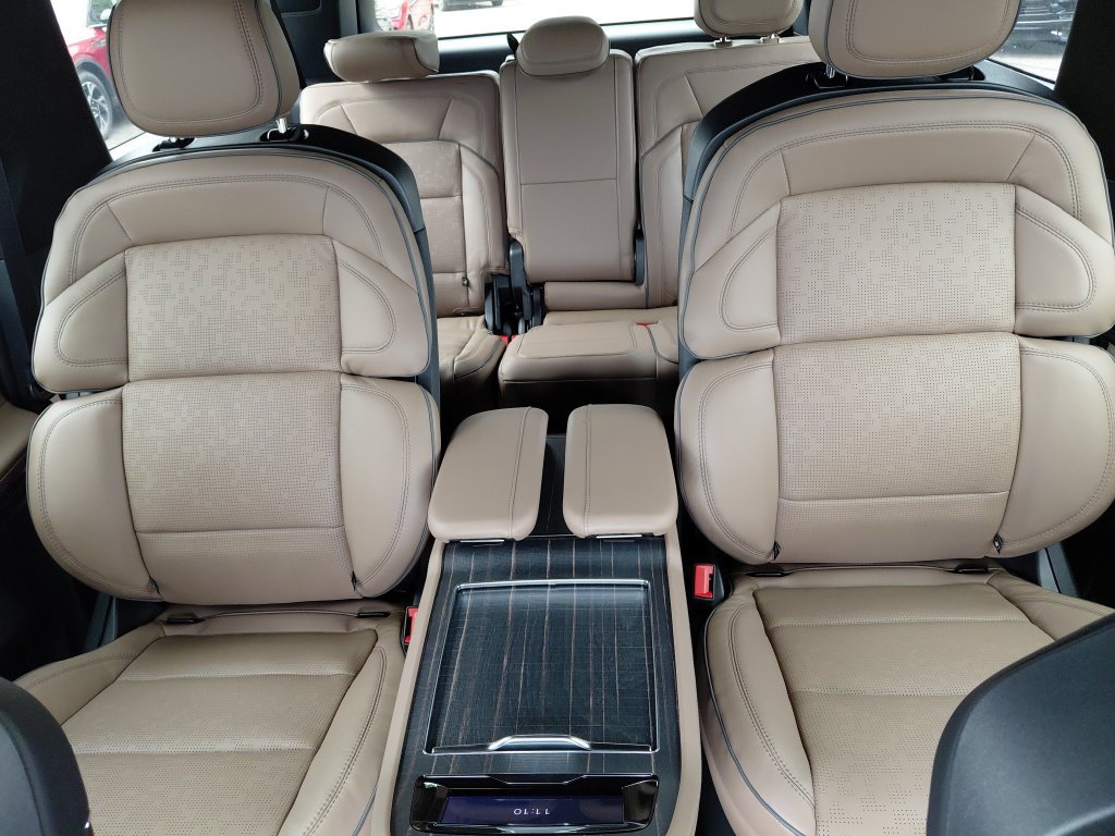 New 2026 Lincoln Navigator L Black Label AWD/4WD image 24