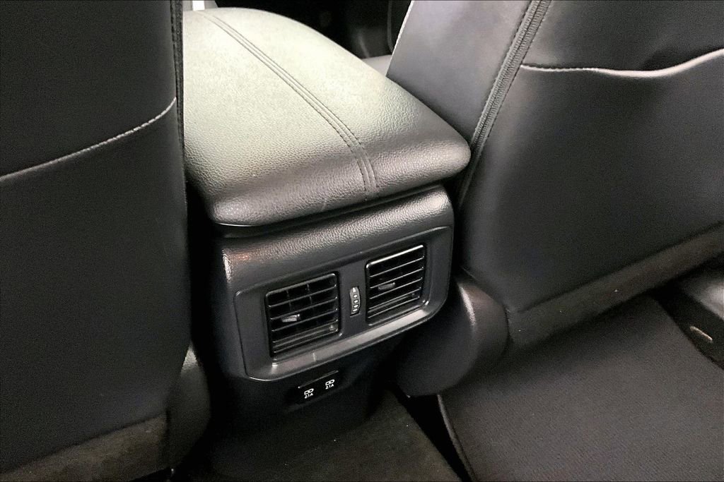 Used 2021 Toyota RAV4 XLE Premium image 10