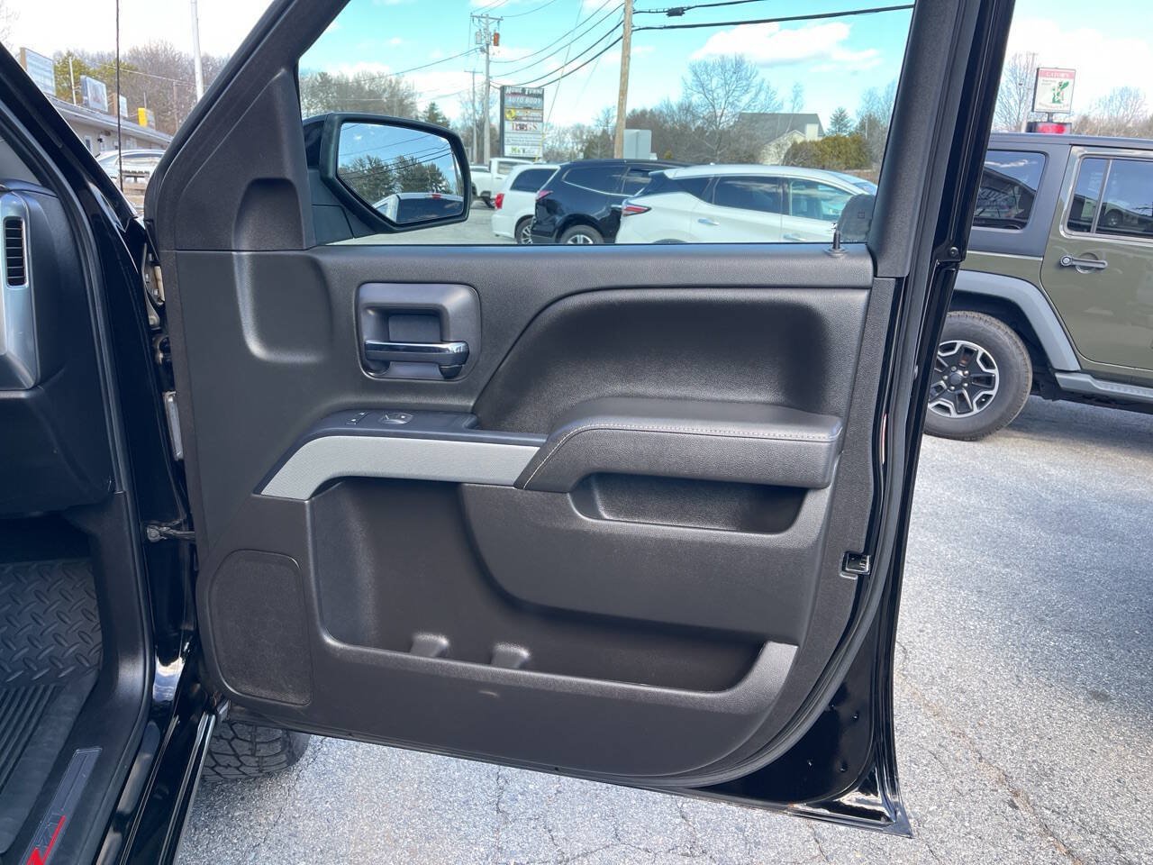 Used 2017 Chevrolet Silverado 1500 LT w/ LT Convenience Package AWD/4WD image 28