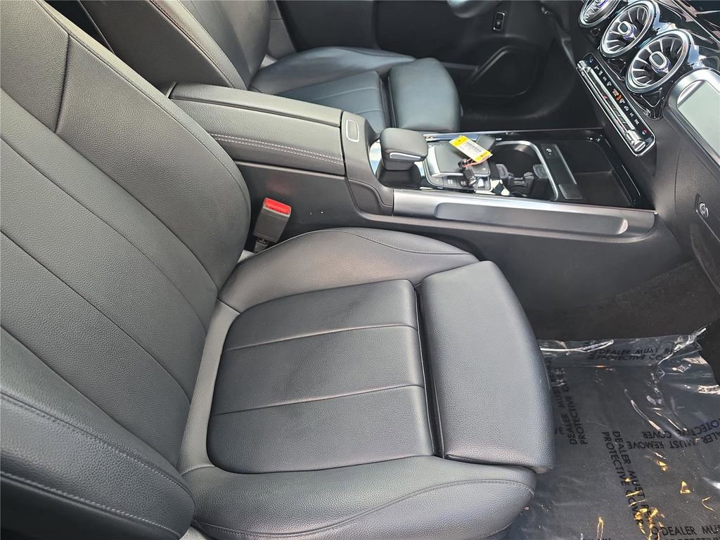 Used 2021 Mercedes-Benz GLB 250 image 26
