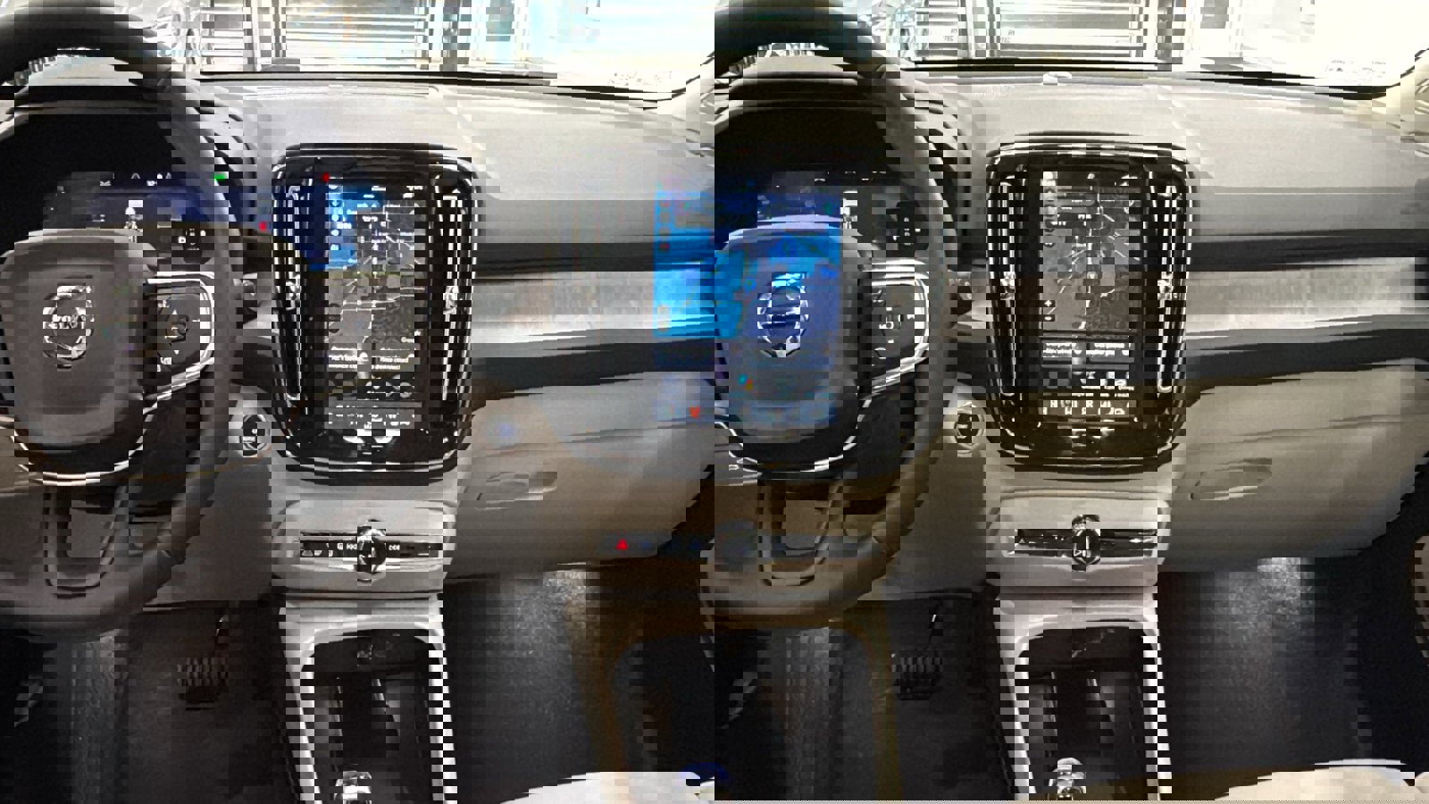 Used 2026 Volvo XC40 B5 Plus w/ Protection Package Premier image 11