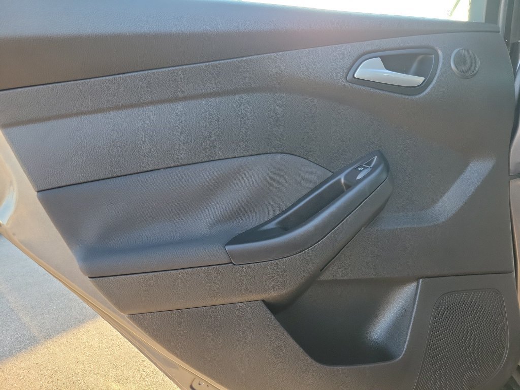 Used 2013 Ford Focus Titanium FWD image 8