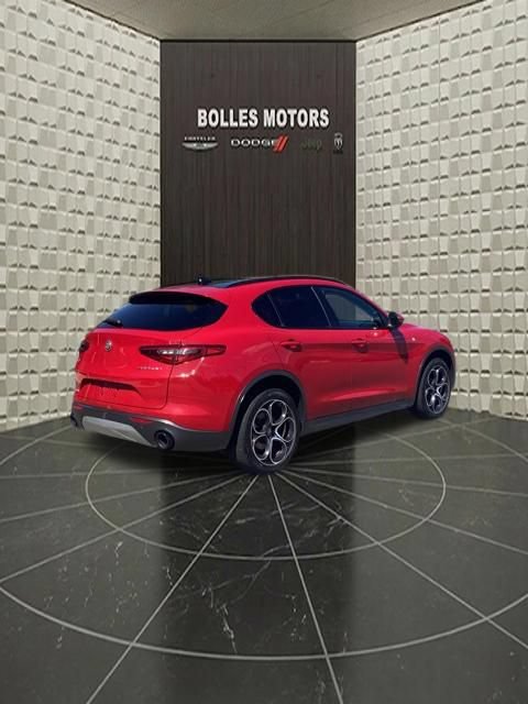 Used 2023 Alfa Romeo Stelvio Ti AWD/4WD image 6