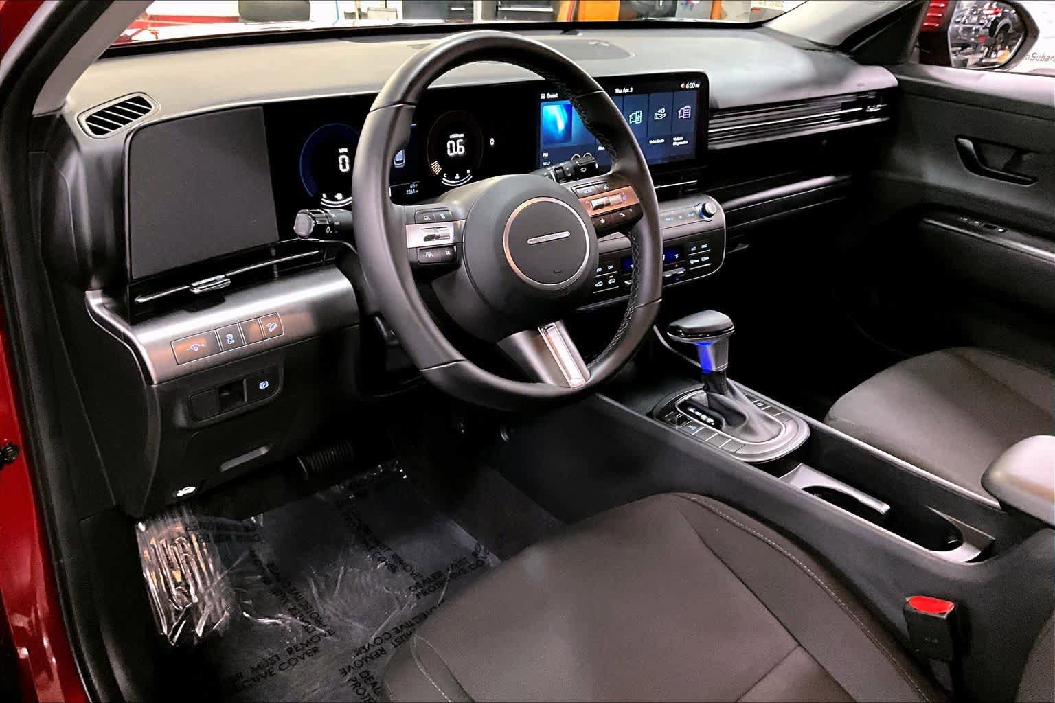 Used 2025 Hyundai Kona SEL image 17