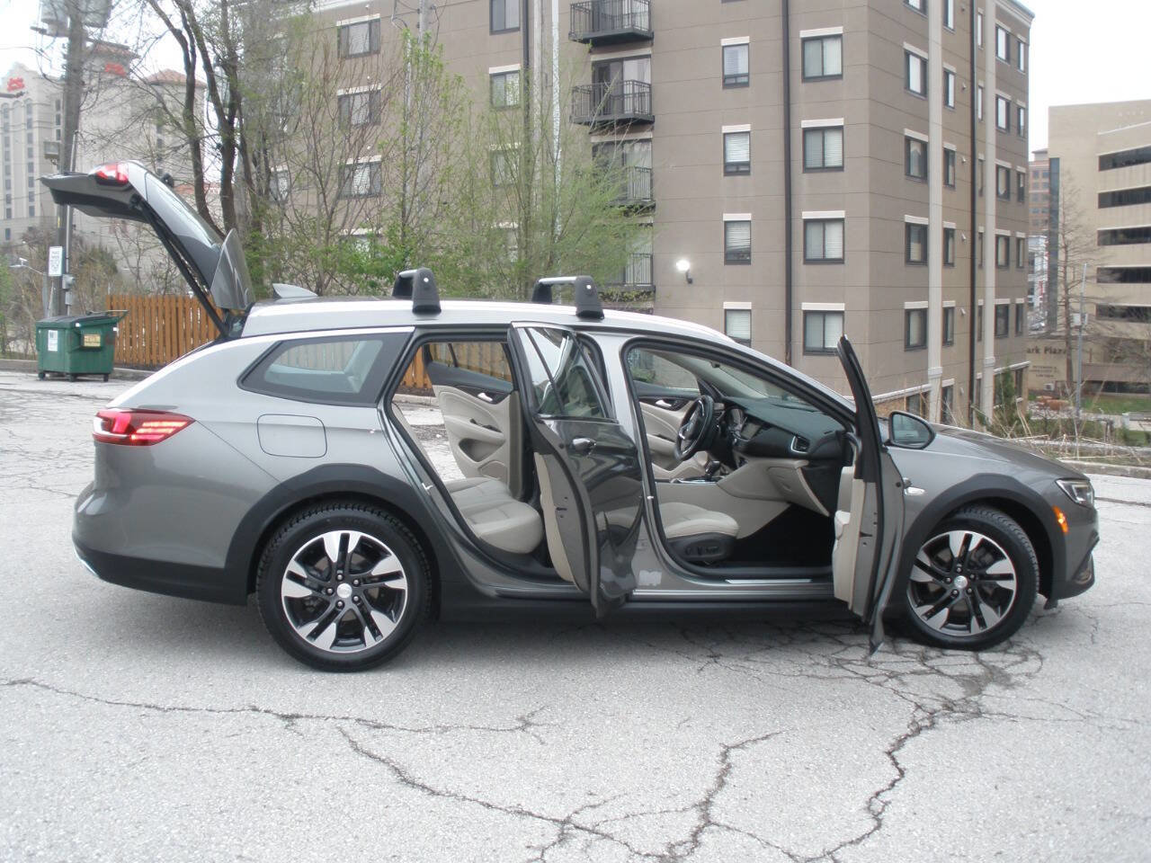 Used 2019 Buick Regal Essence w/ Driver Confidence Package I image 22