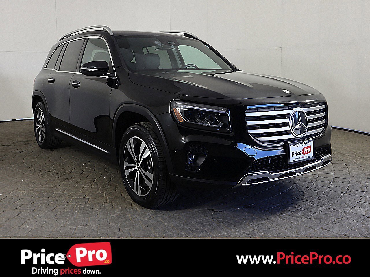 Used 2025 Mercedes-Benz GLB 250 4MATIC image 1