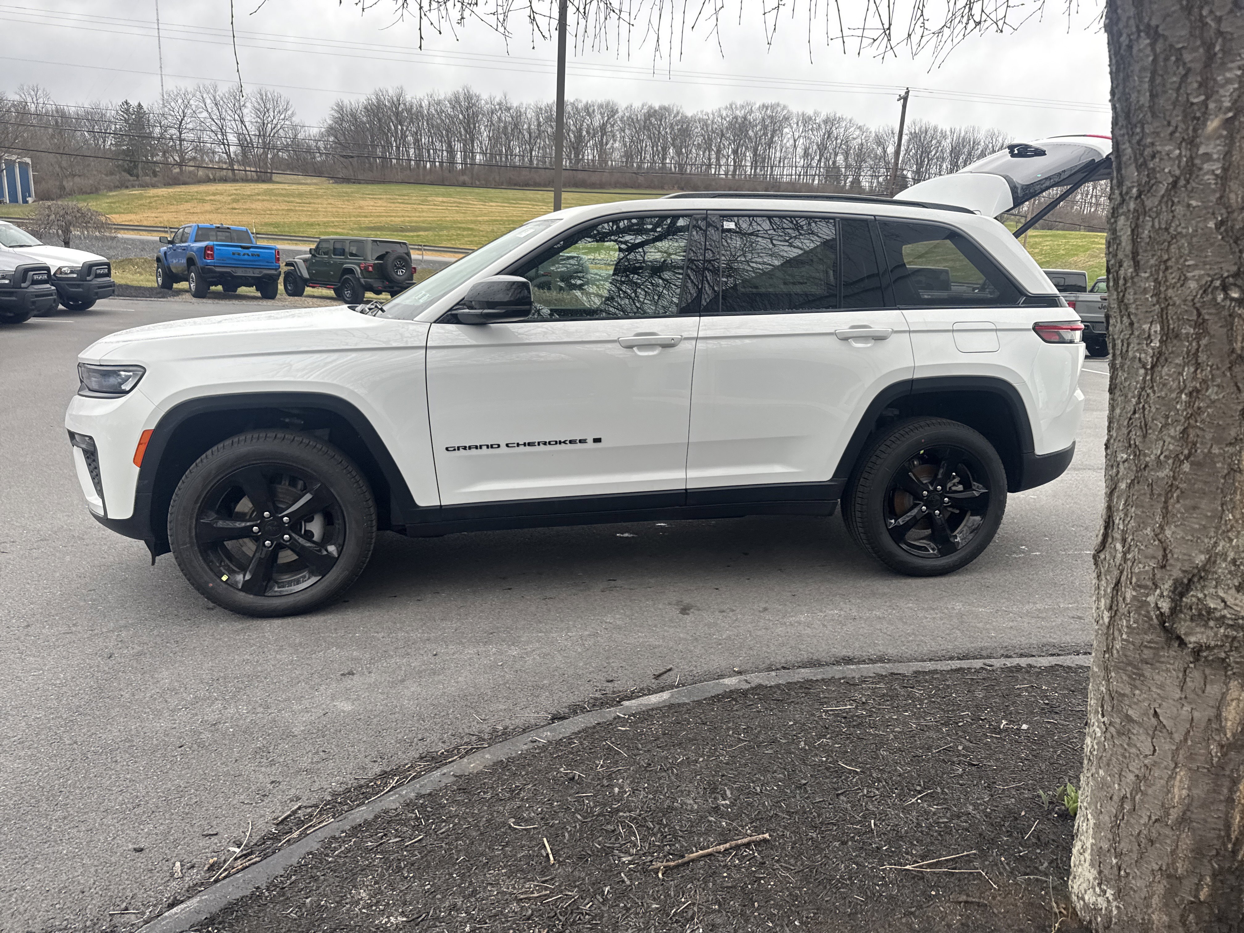 New 2026 Jeep Grand Cherokee Limited image 7