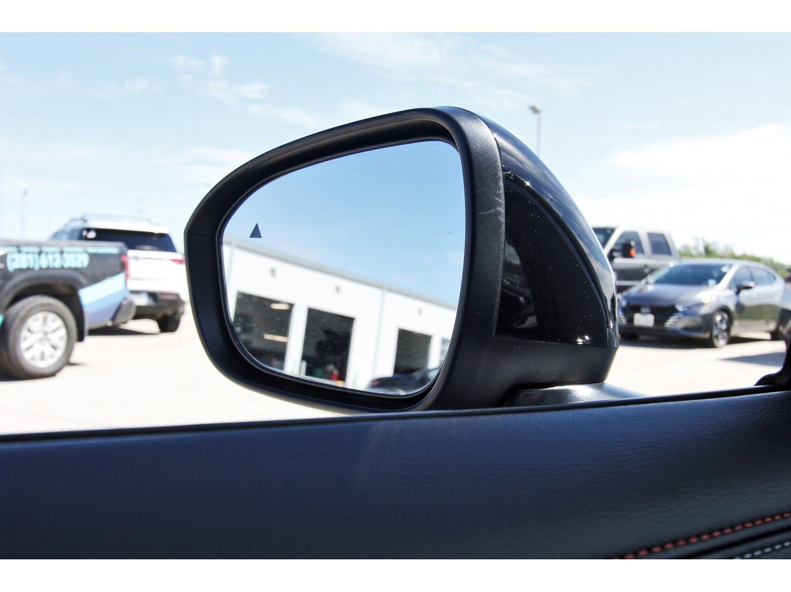 Certified 2025 Nissan Kicks SR FWD image 10