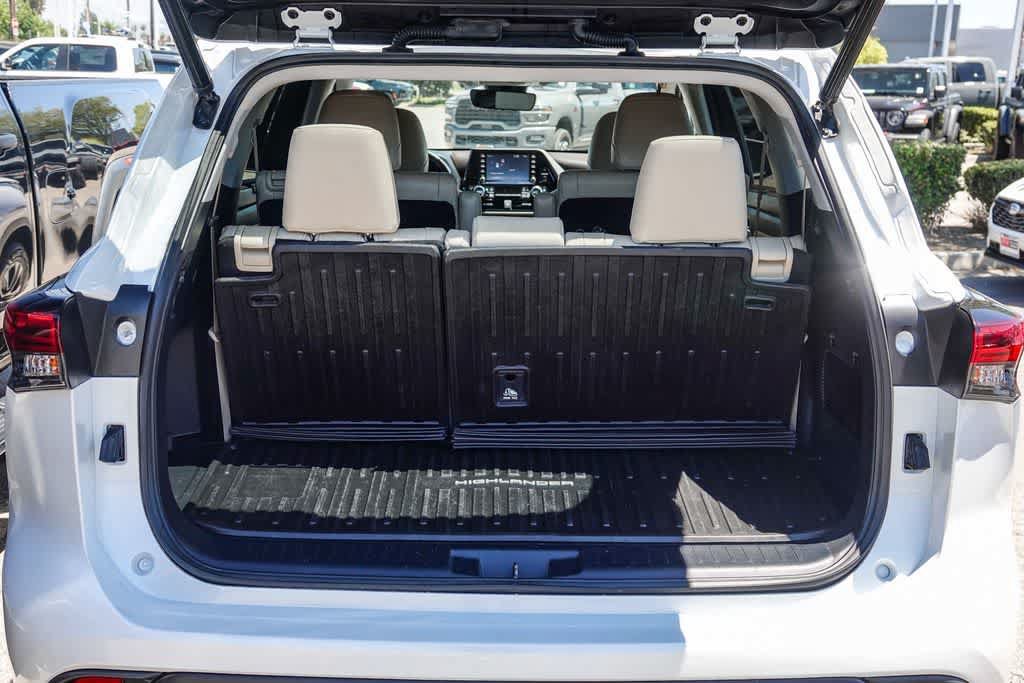 Used 2022 Toyota Highlander XLE FWD image 25