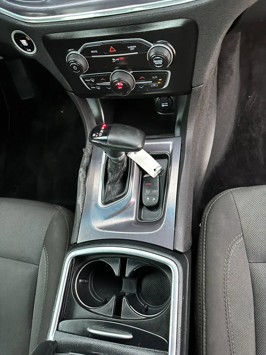 Used 2017 Dodge Charger SE RWD image 29