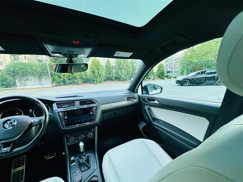 Used 2021 Volkswagen Tiguan SE R-Line image 25