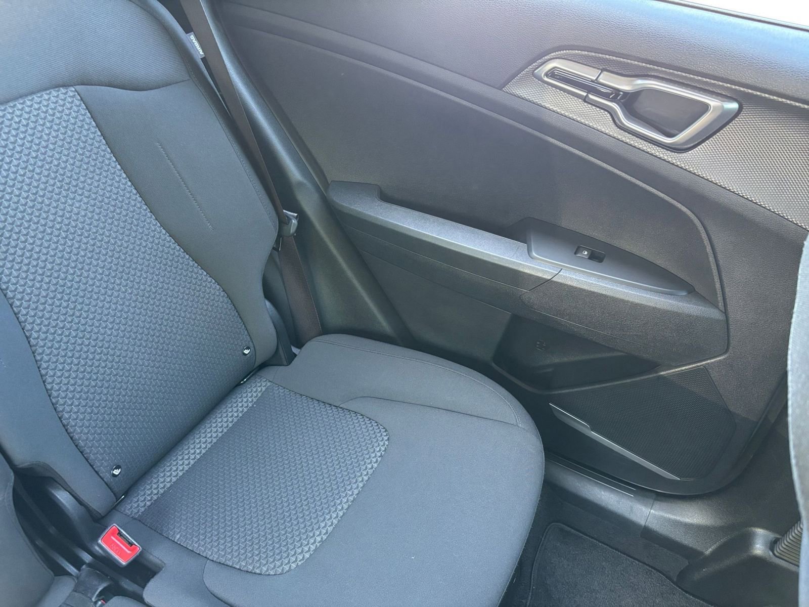 Used 2025 Kia Sportage LX FWD image 36