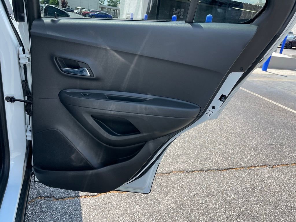 Used 2017 Chevrolet Trax Premier FWD image 34