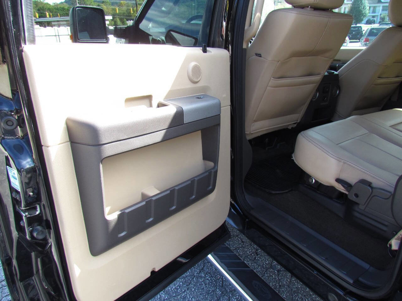 Used 2016 Ford F250 Lariat w/ Lariat Interior Package image 12