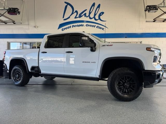 Used 2024 Chevrolet Silverado 2500 ZR2 w/ Technology Package AWD/4WD image 1