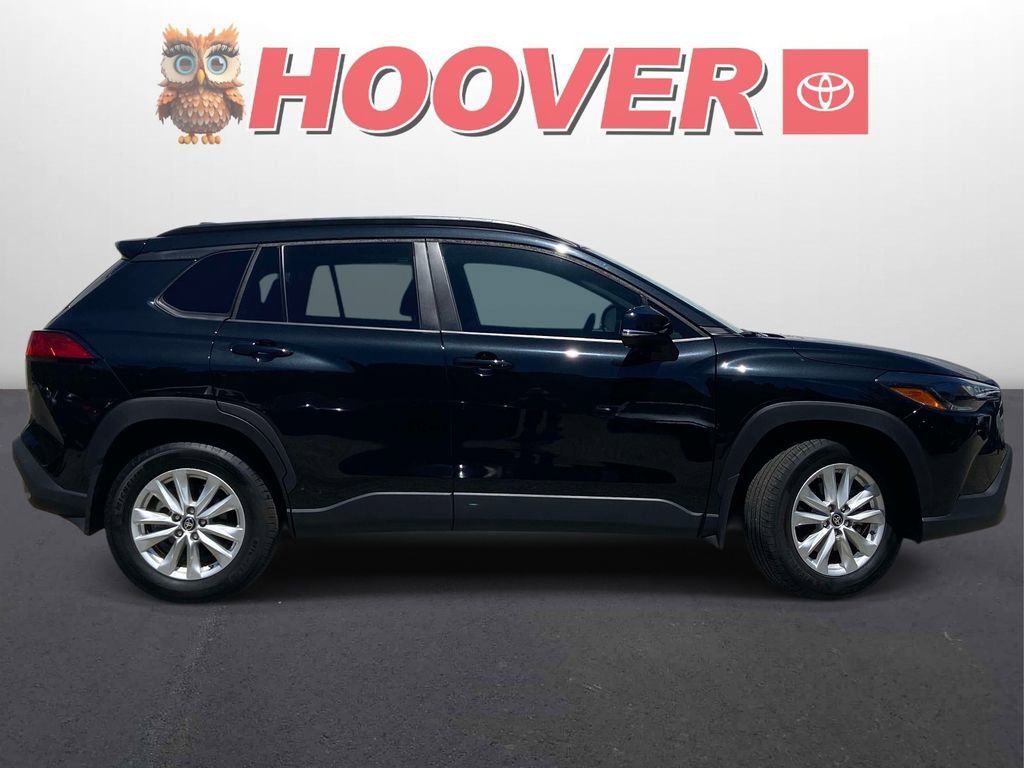 Used 2024 Toyota Corolla Cross LE w/ Moonroof Package FWD image 2