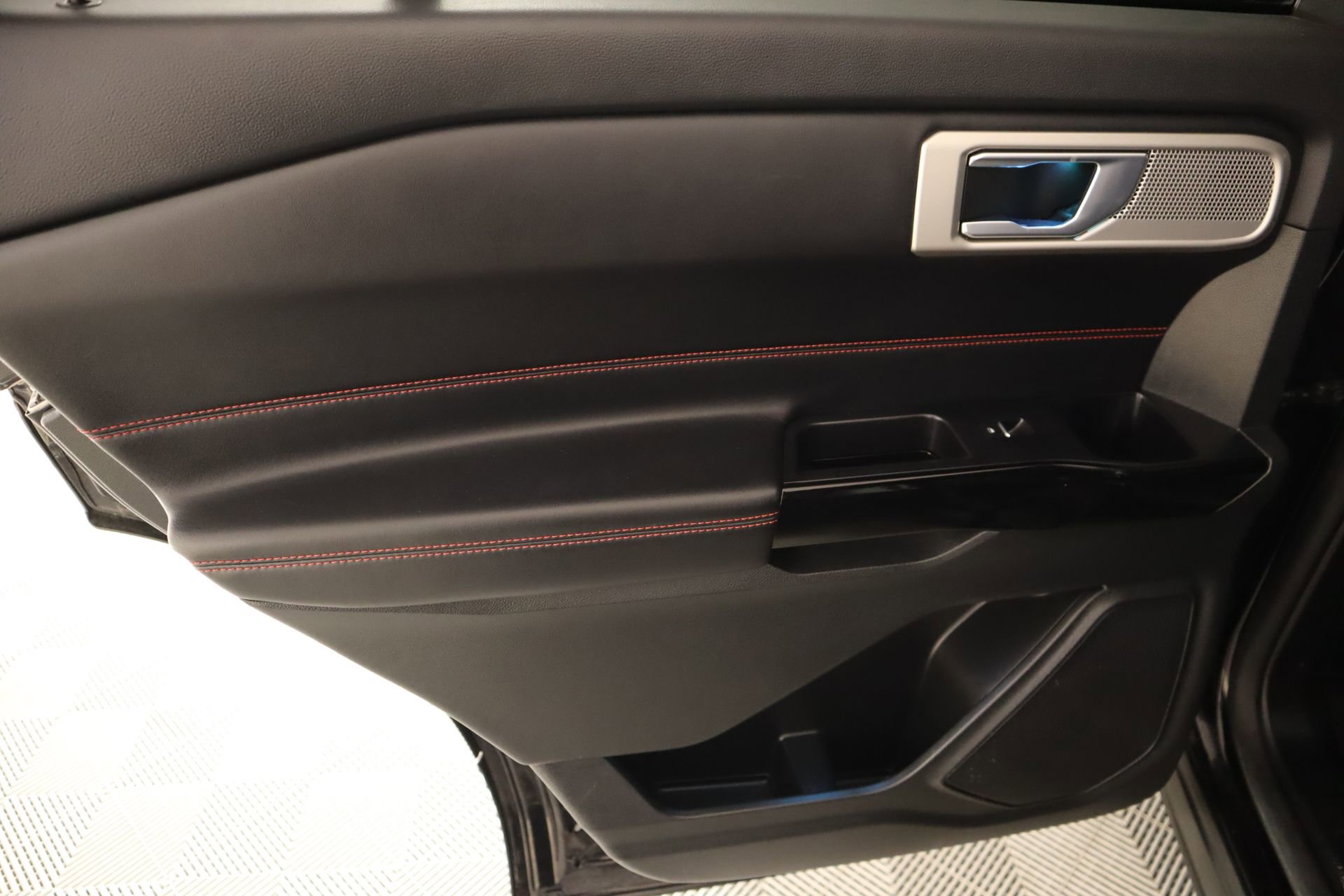 Used 2023 Ford Explorer ST-Line image 18