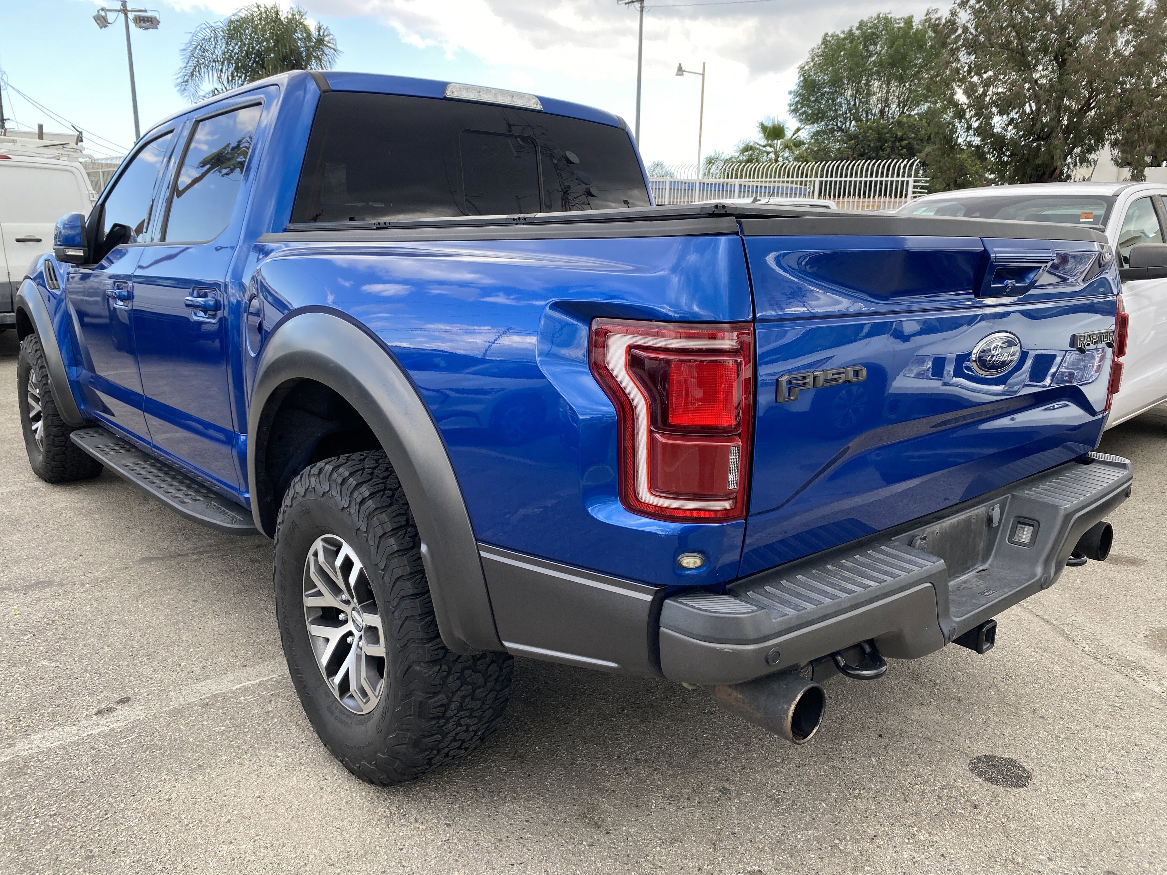 Used 2017 Ford F150 Raptor w/ Equipment Group 802A Luxury image 9