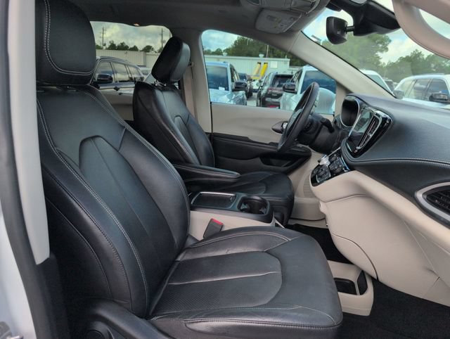 Used 2022 Chrysler Pacifica Touring-L AWD/4WD image 31