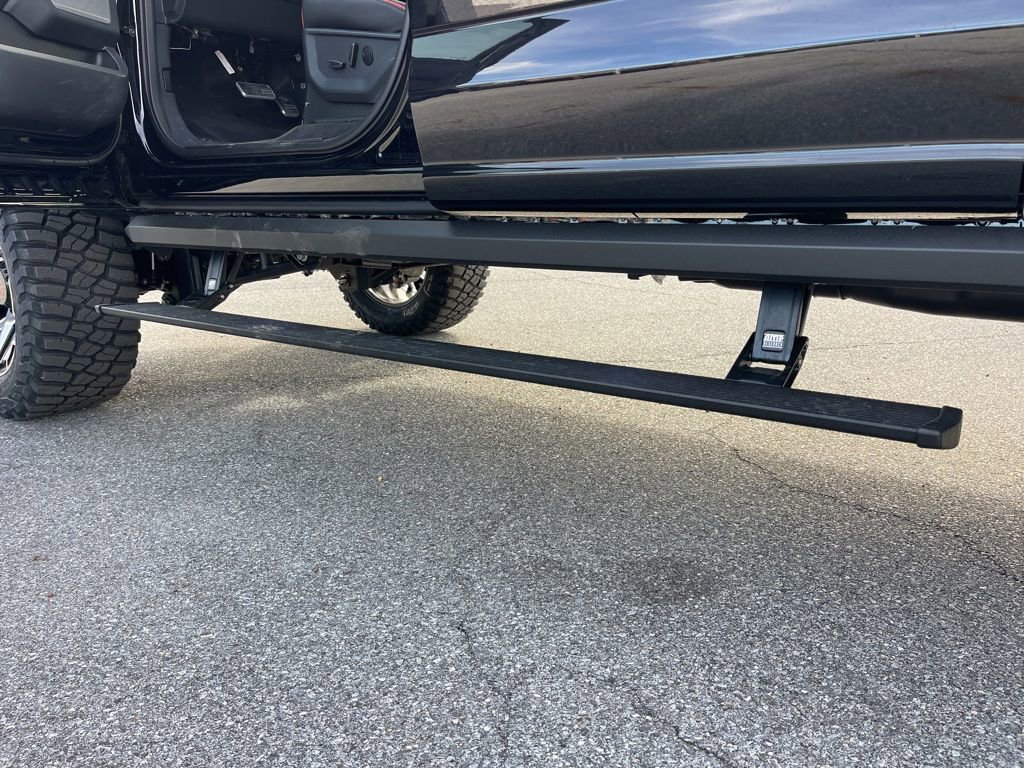 New 2026 Ford F250 Lariat w/ Black Appearance Package image 23