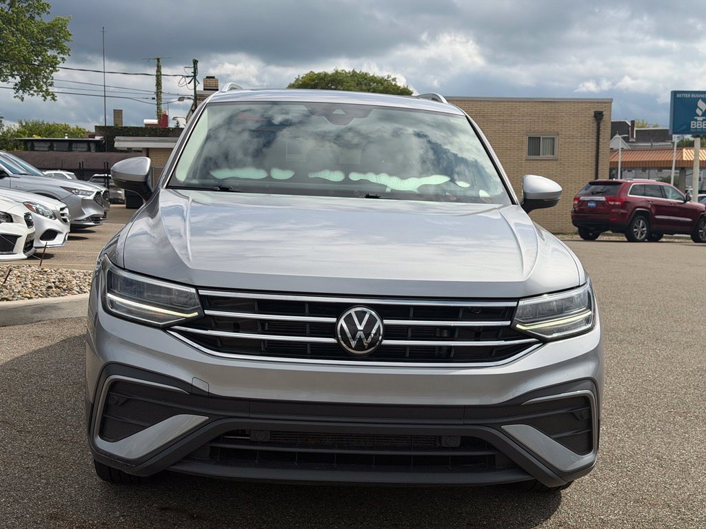 Used 2023 Volkswagen Tiguan SE w/ Panoramic Sunroof Package AWD/4WD image 7
