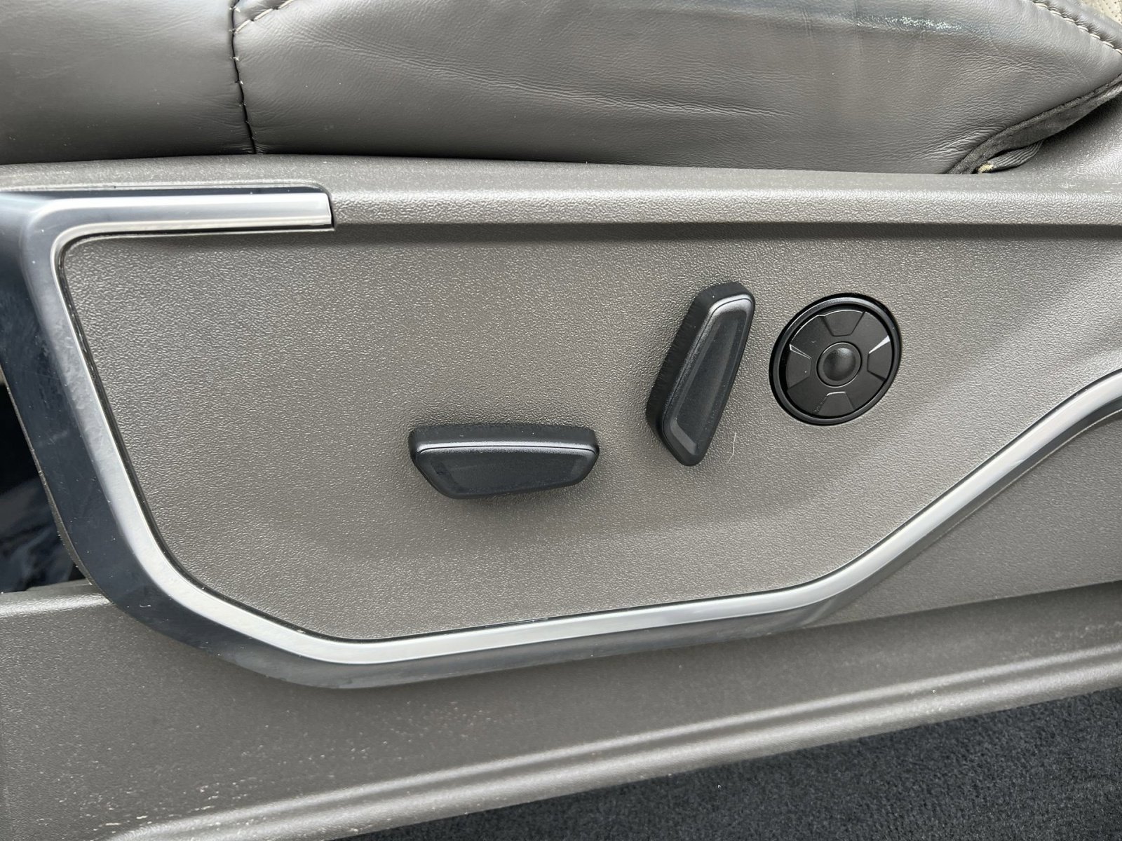 Used 2025 Ford F450 Platinum w/ Platinum Plus Package image 14