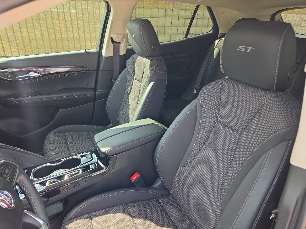 Used 2023 Buick Envision Preferred image 22