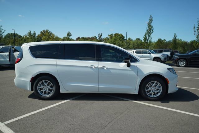 New 2026 Chrysler Voyager LX image 9