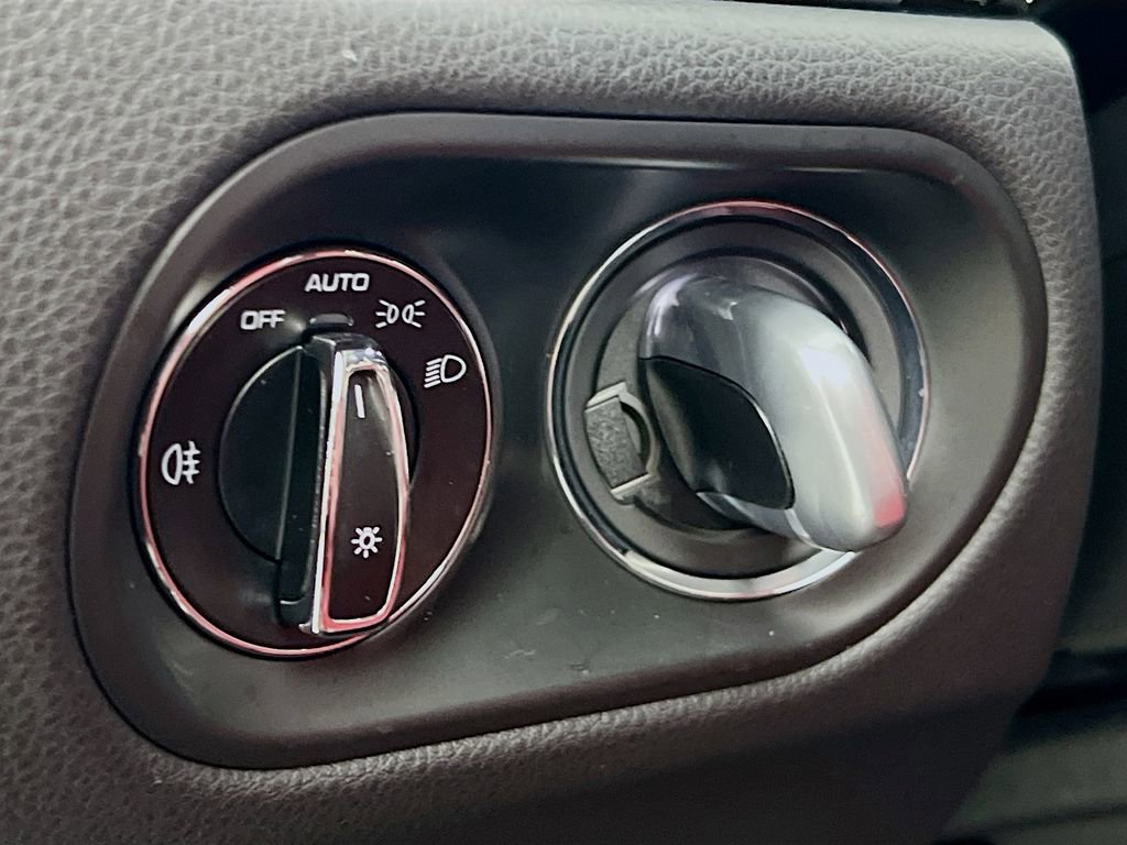 Certified 2024 Porsche Macan S AWD/4WD image 11