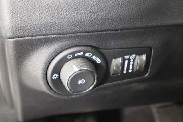 Used 2019 Jeep Compass Latitude w/ Popular Equipment Group FWD image 23
