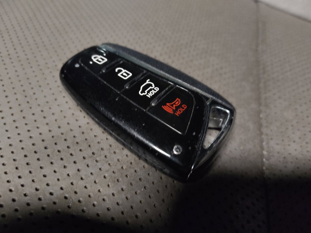 Used 2017 Hyundai Santa Fe Limited image 32
